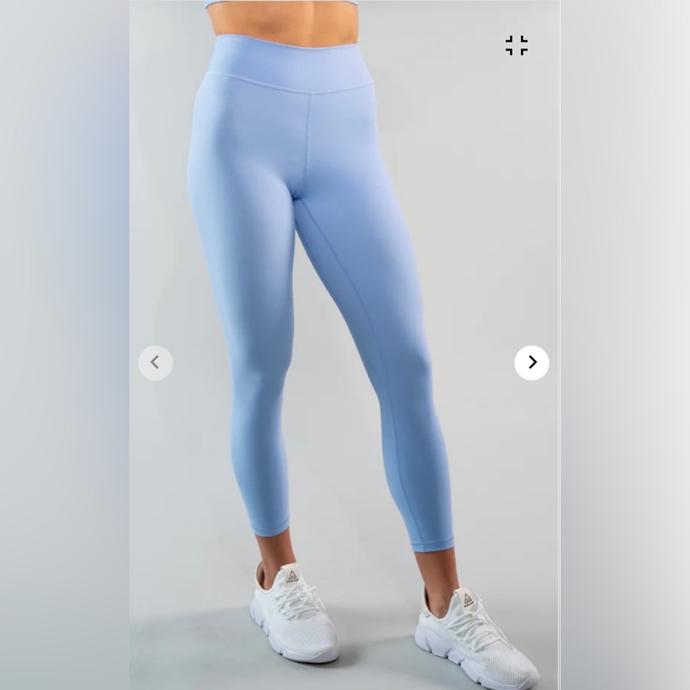 Light blue size 4 cropped leggings (Bliss Leggings 23” in Serenity)
